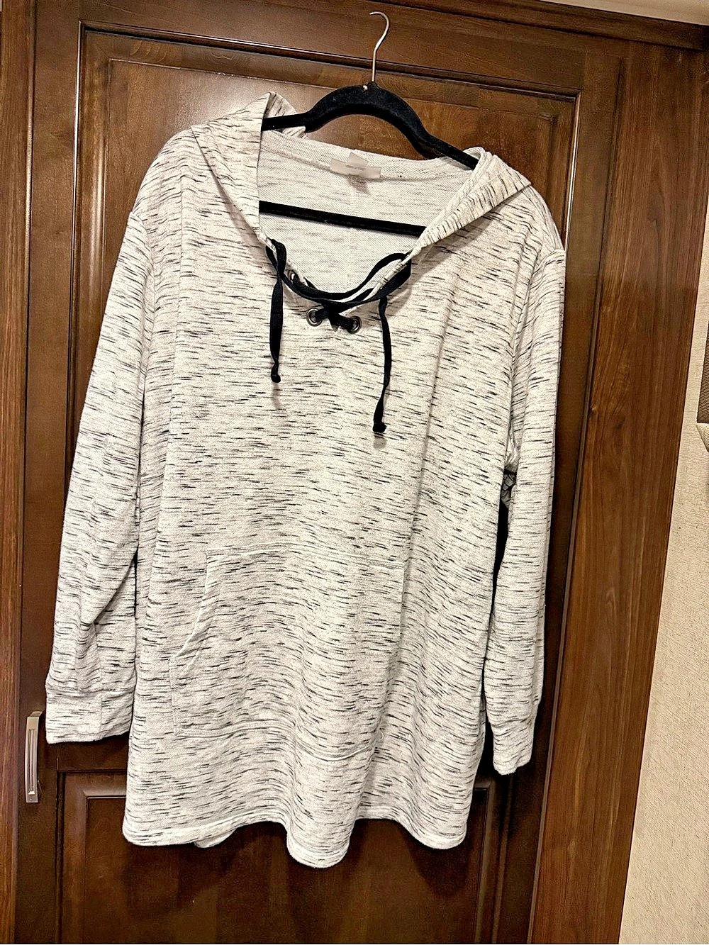 Motherhood Maternity Nursing Hoodie Activewear Sweatshirt White & Black 2X